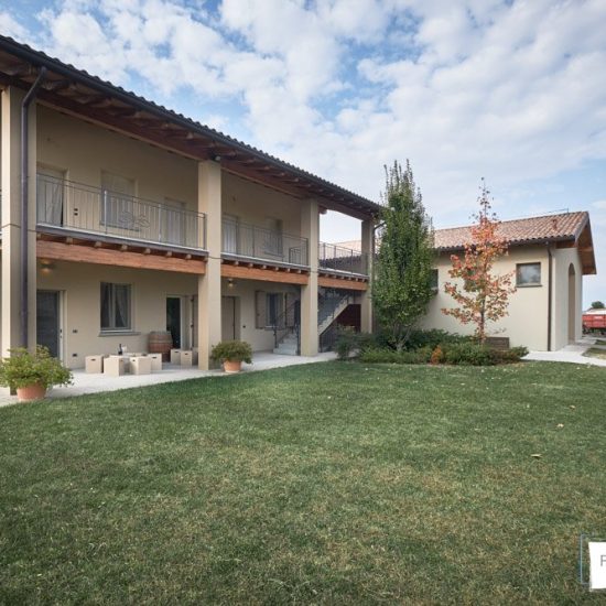 fotografia aziendale brescia 0057 550x550 - Servizi fotografici in Cantina