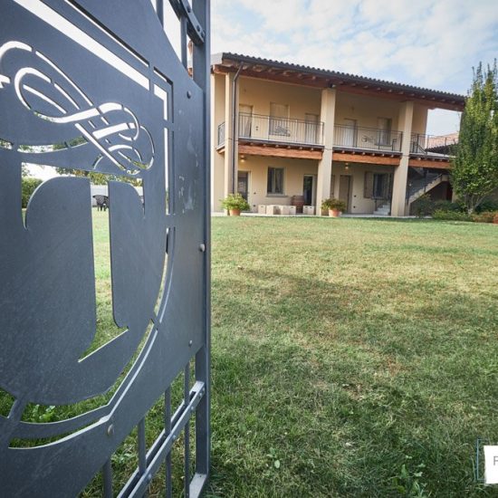 fotografia aziendale brescia 0058 550x550 - Servizi fotografici in Cantina